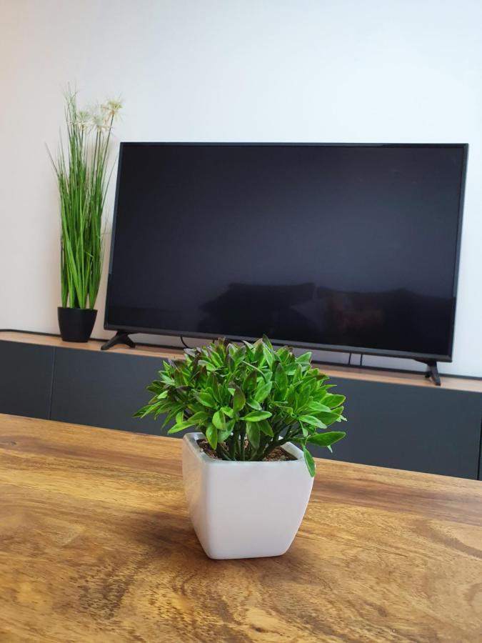 Talsa 1-Bedroom Apartment In City Center Siauliai ภายนอก รูปภาพ